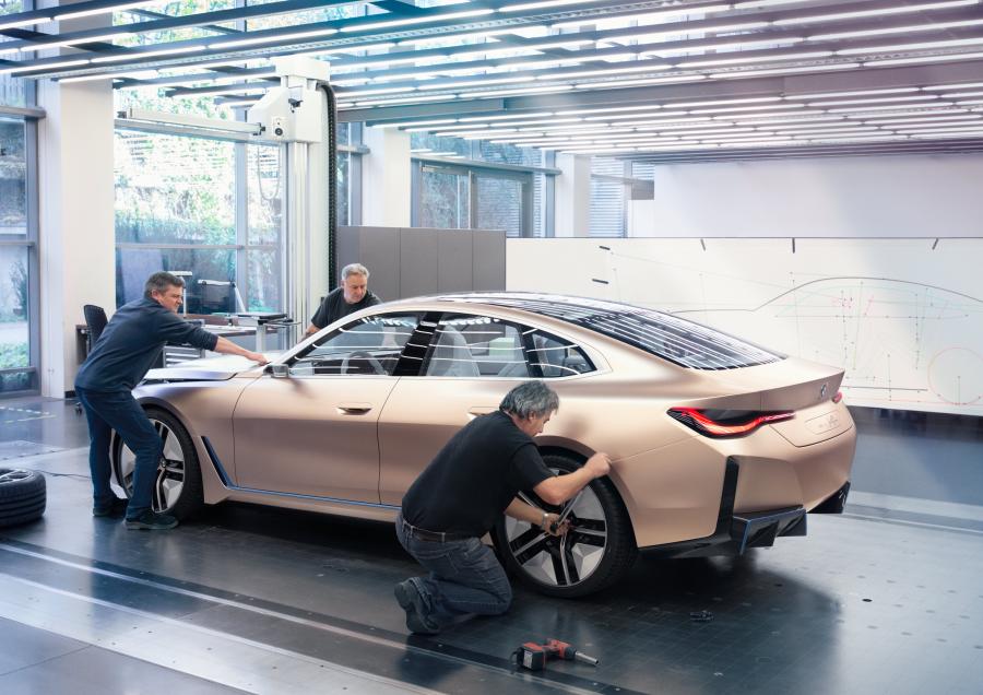 Детали создания BMW Concept i4 2020 года  (фото 37 из 71)
